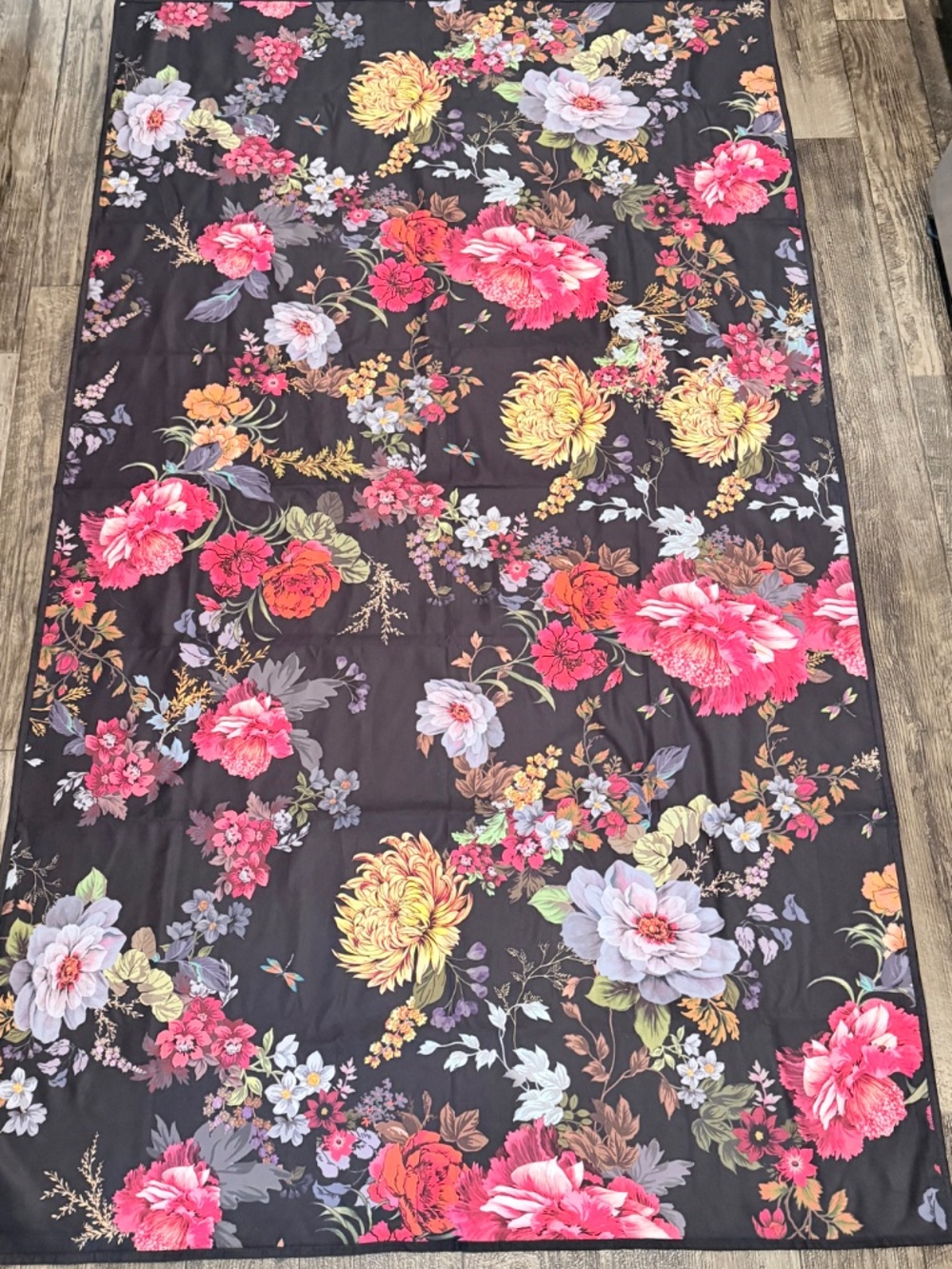 Johnny Was Baccara Reversible Beach Towel Floral 40x70 NWOT + Pouch - Picture 6 of 9